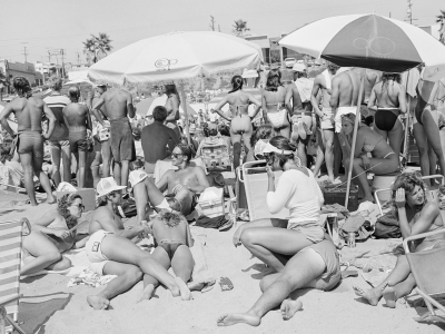 Tod Papageorge - The Beaches | Danziger Gallery | Jul - Aug 31
